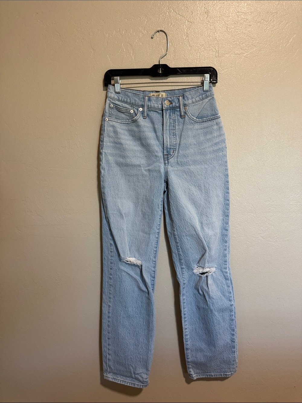 Meanwhile, the perfect vintage straight jeans, size 25